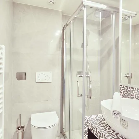 Center Of By Prestige Apartment *