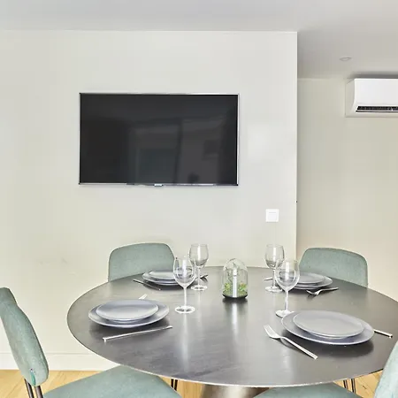 Center Of By Prestige Apartment *